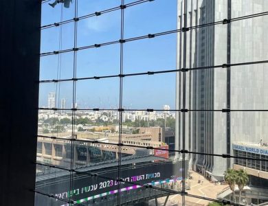 עבודות ניקוי חלונות בסנפלינג - שקיפות מושלמת בכל גובה - פיגומים וחבלים