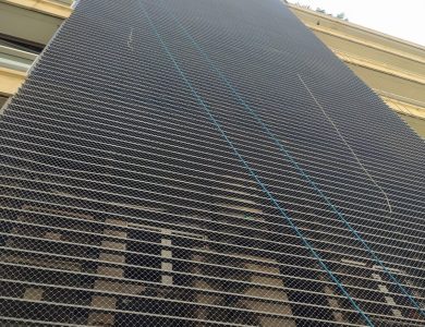 רשתות נגד יונים בגובה – הגנה מושלמת למבנים ומרפסות - פיגומים וחבלים