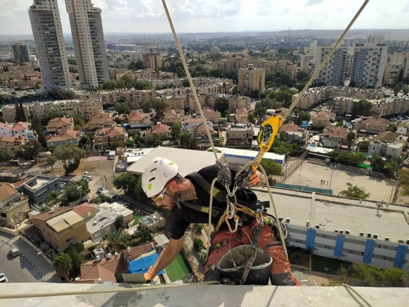 רטיבות בקיר החיצוני: מה גורם לה ואיך מטפלים בבעיה מהשורש?